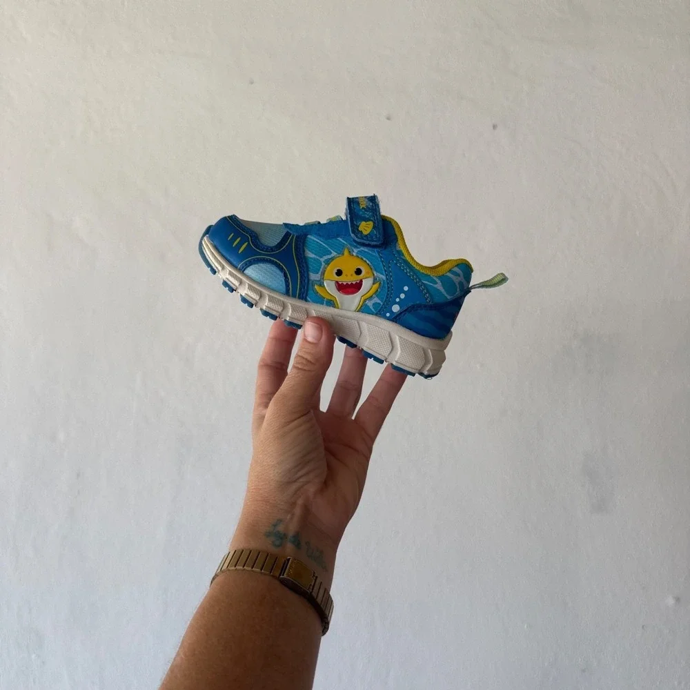 Baby Shark Toddler Sneakers Size 6 Blue Hook & Loop Nickelodeon Pinkfong